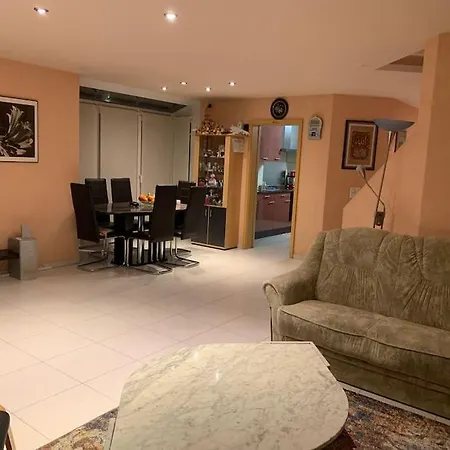 Beautiful House With Free Parking On Premise Hébergement de vacances