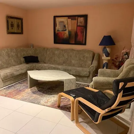 Nyaraló Beautiful House With Free Parking On Premise