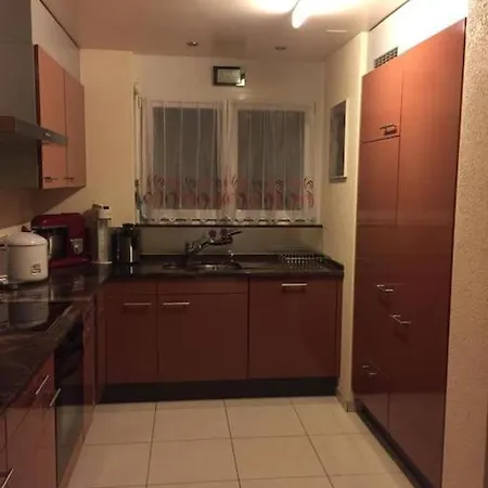 Hébergement de vacances Beautiful House With Free Parking On Premise *